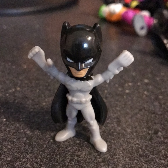 Kinder Joy Dc Comics Figurines—(3) Batmans, 2 Aqua-mans, Superman, Wonder Woman - Picture 10 of 13